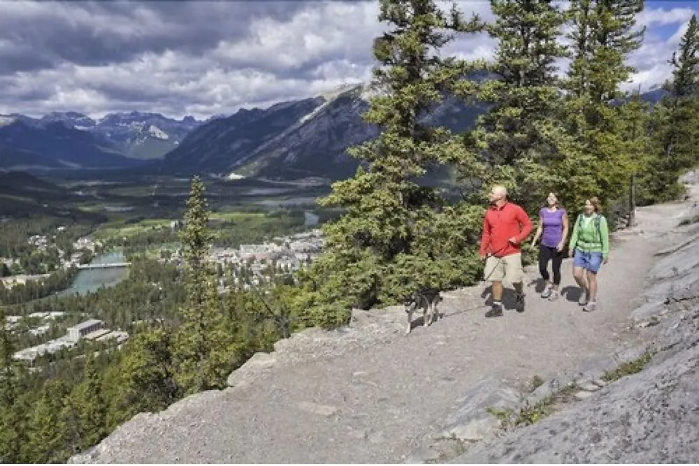 Douglas Fir Resort & Chalets Banff 3*,