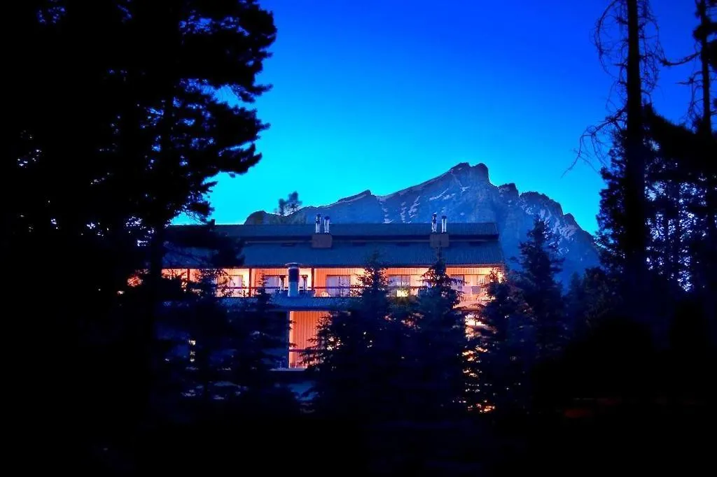 Douglas Fir Resort & Chalets Banff 3*,