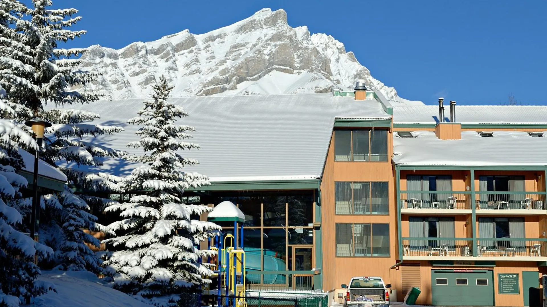Douglas Fir Resort & Chalets Banff 3*,  Kanada