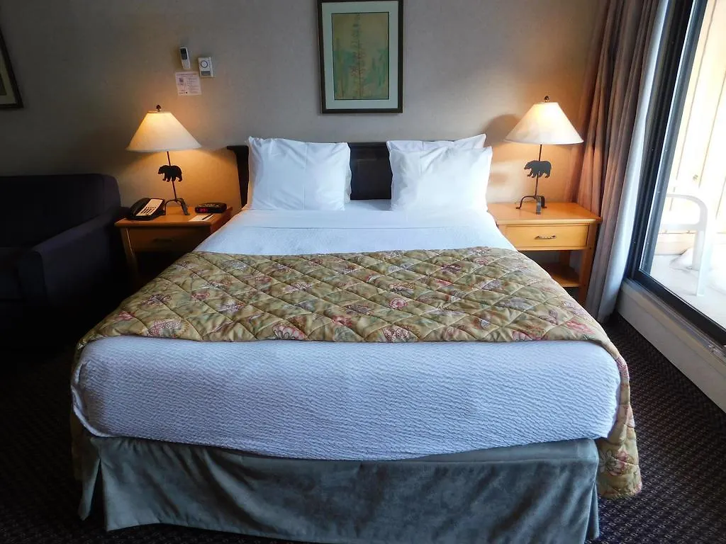 Douglas Fir Resort & Chalets Banff 3*,  Kanada
