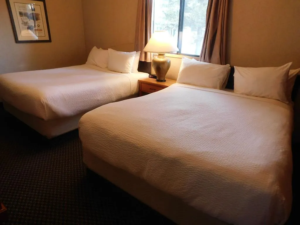 Douglas Fir Resort & Chalets Banff 3*,