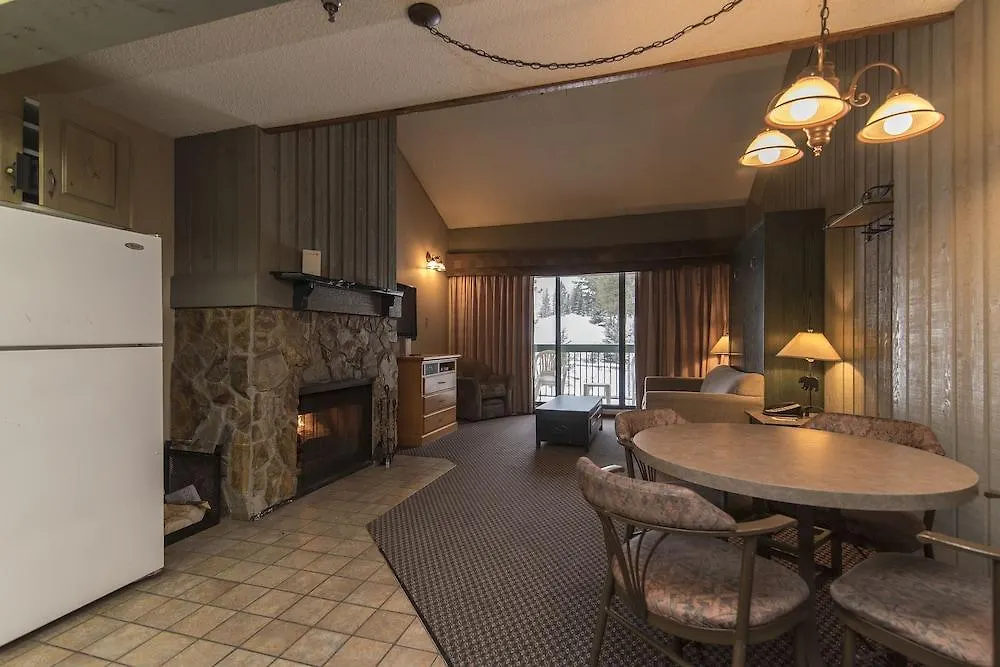Douglas Fir Resort & Chalets Banff 3*,